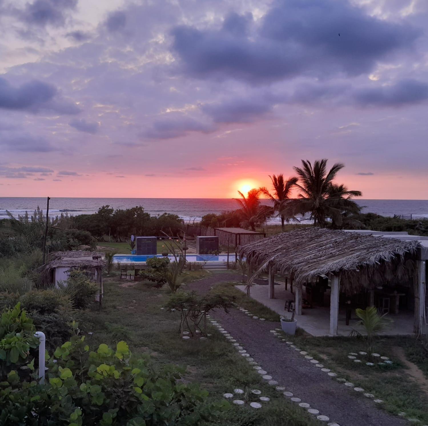 Tres Velas Surf Celestino Gazca Villasenor Bagian luar foto